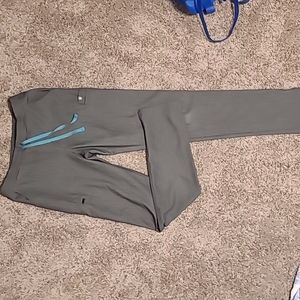 Figs Yola Skinny scrub pants size Small/tall Graphite